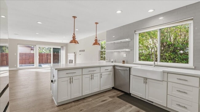 Building Photo - 1016 Woodglen Dr