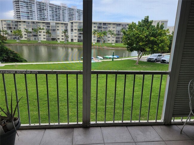 Building Photo - 2903 Point E Dr