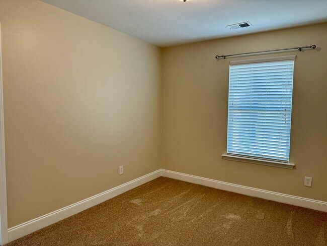 Building Photo - Better than New!