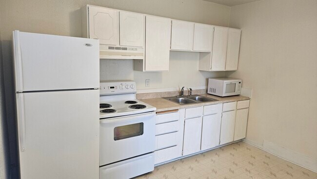 Building Photo - 536 W Bonneville St