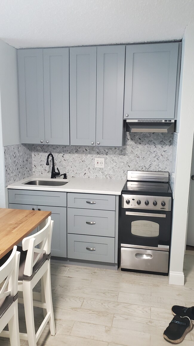 kitchen sink - 2727 N atlantic Ave