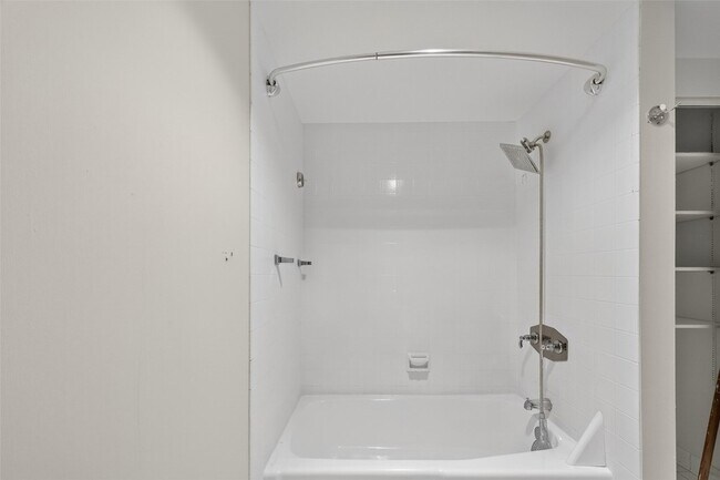 Building Photo - 5001 Woodway Dr