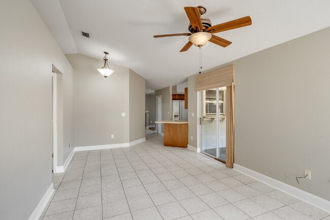 Building Photo - Desirable Parkway Meadows!