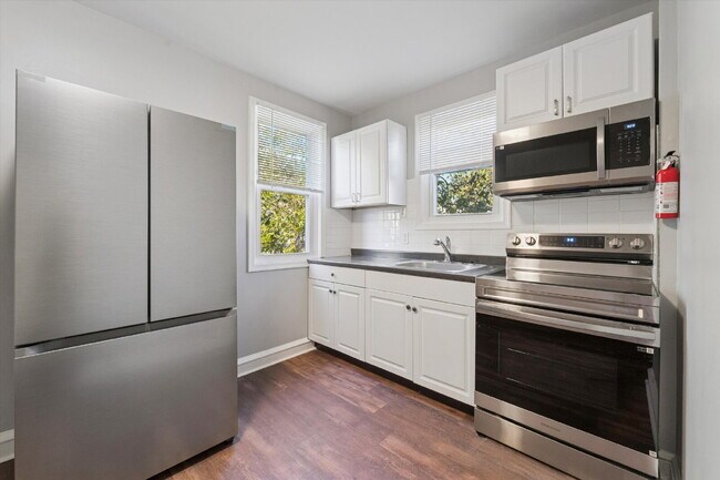 Building Photo - Updated 2 Bedroom Apartment with Central Air & Private Deck — Excellent Location for Commuters