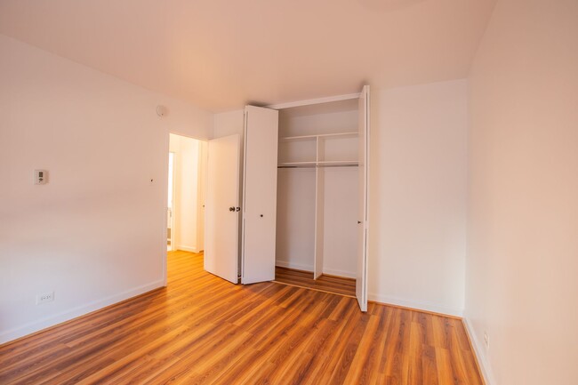 Building Photo - Beautiful 2 BR/1 BA Condo in Dupont Circle!