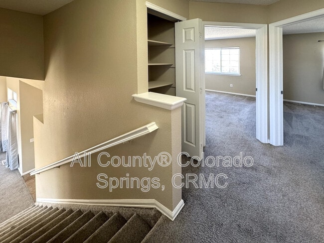 Building Photo - 5048 Weaver Dr