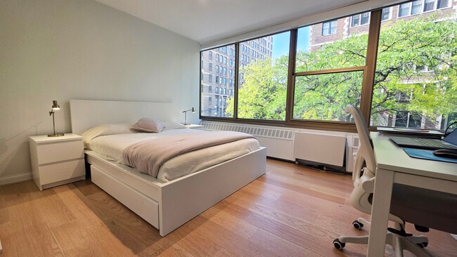 Building Photo - 360 W Wellington Ave