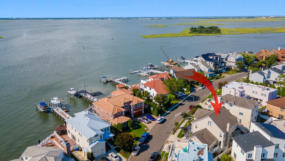 Building Photo - 7600 Bayshore Dr