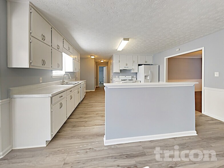 Building Photo - 418 Acres Ct