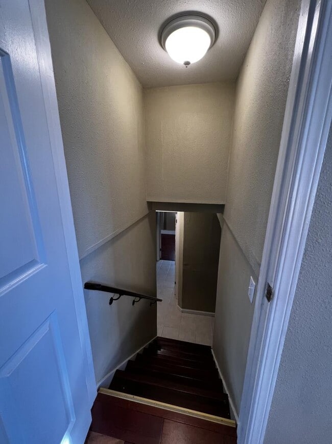 Building Photo - 419 Avalon Dr