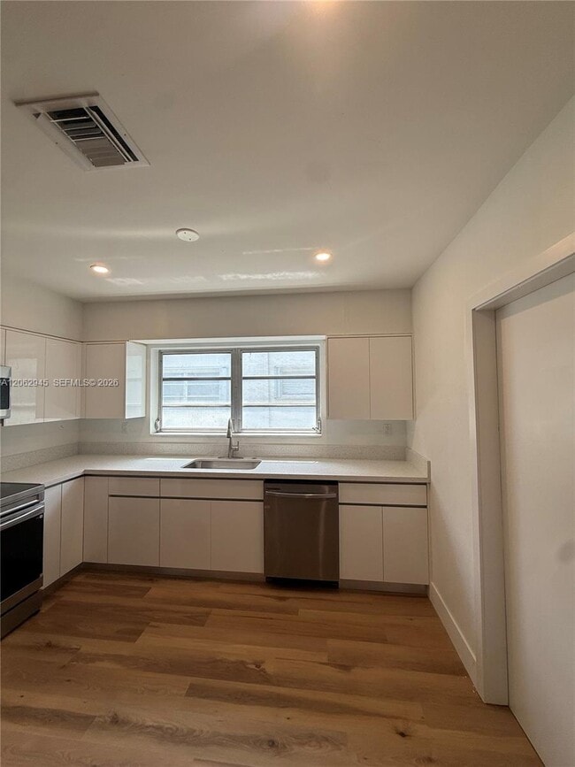 Building Photo - 1532 Trillo Ave