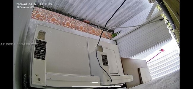 Building Photo - 265 W 53rd Terrace