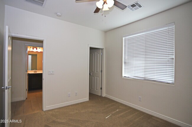 Building Photo - 1087 E Ibis St