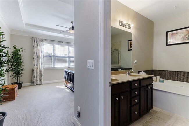 Building Photo - 2022 Cobblestone Cir NE