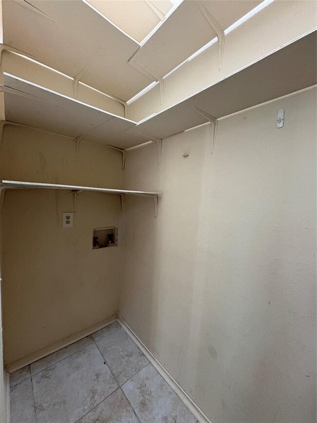 Building Photo - 2216 Quiet Wood Dr