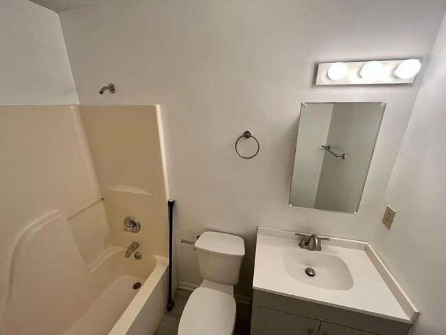 Building Photo - 1086 Duncan Ave