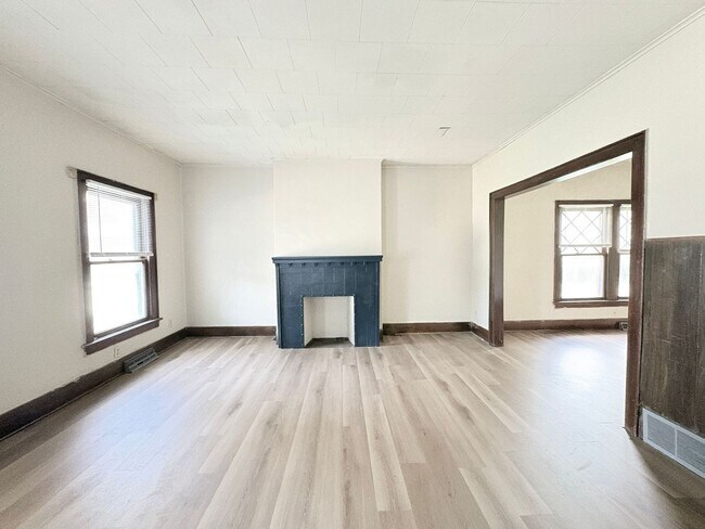 Building Photo - 303 Hillwood Dr