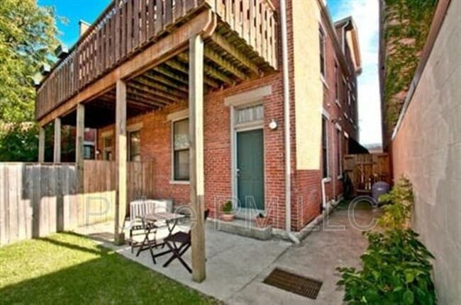 Building Photo - 112 E 5th St