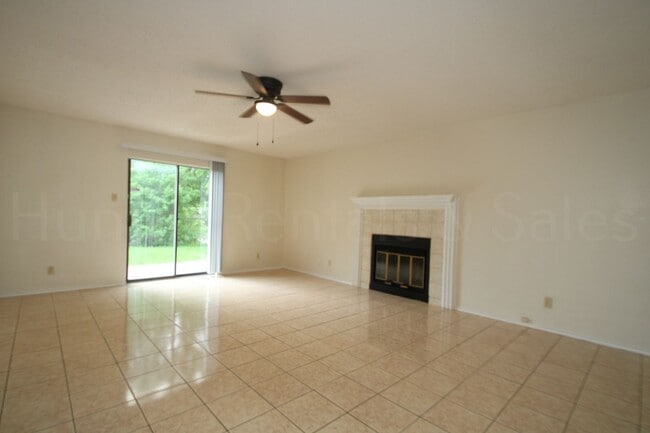 Building Photo - Check Out This Home!