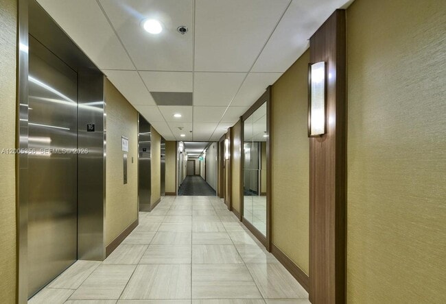 Building Photo - 3731 N Country Club Dr