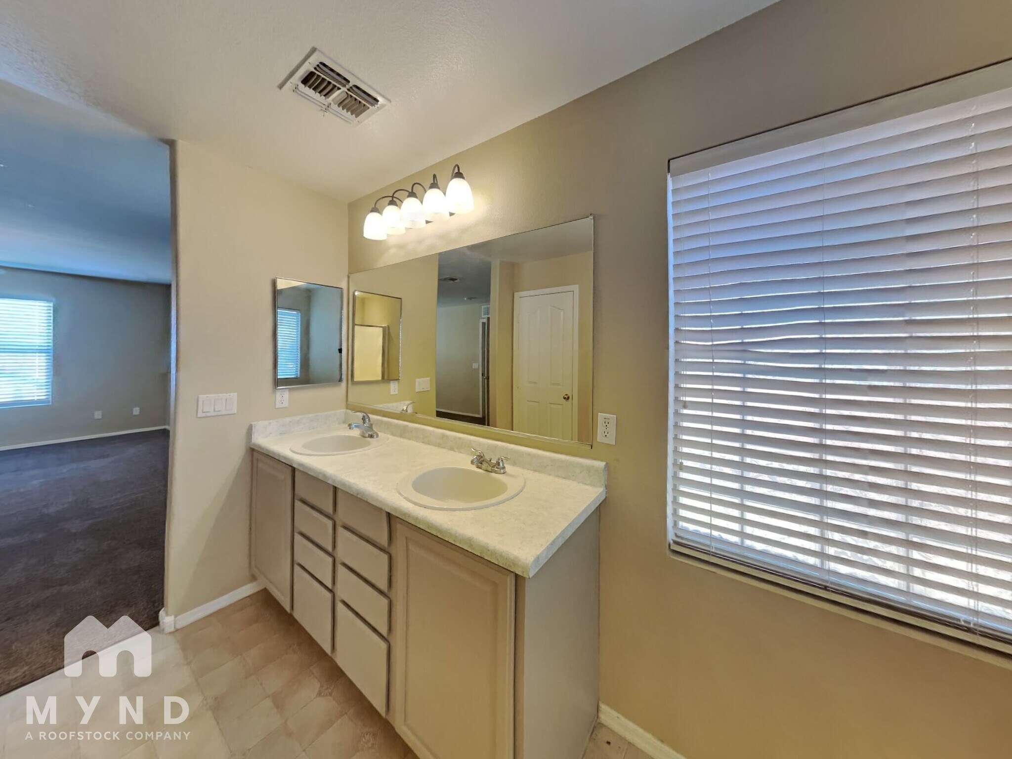 Building Photo - 672 W Barrus St