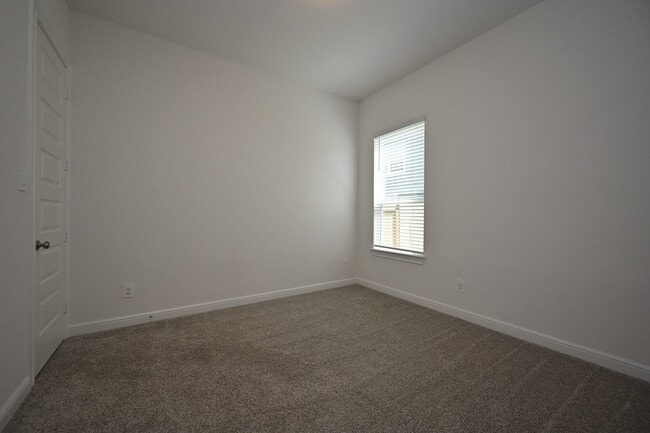 Building Photo - 4112 Farm Holw St