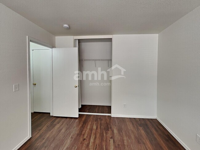 Building Photo - 1212 E Renegade Trl