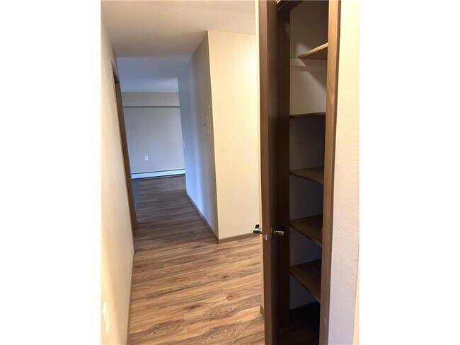 Building Photo - 611 Main St S