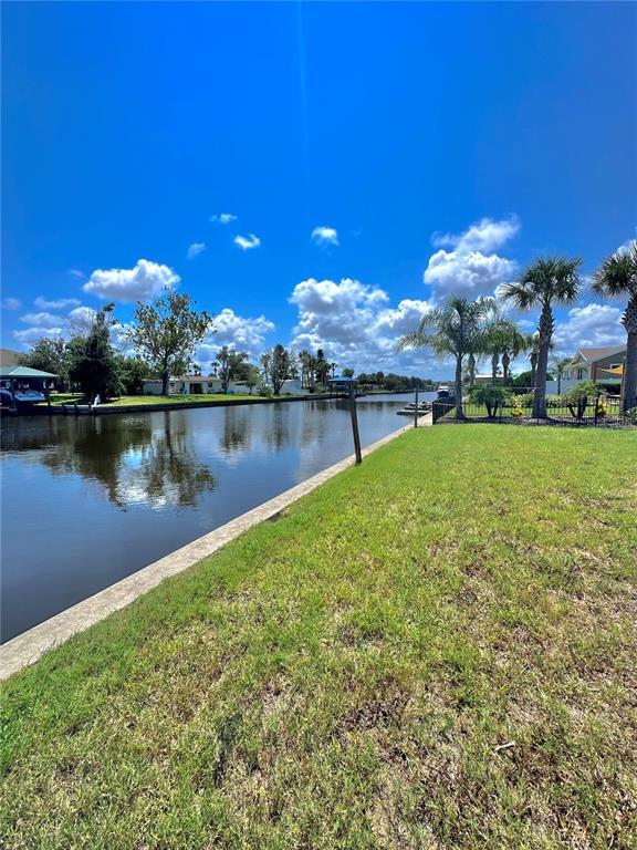 Building Photo - 360 Palm Cir