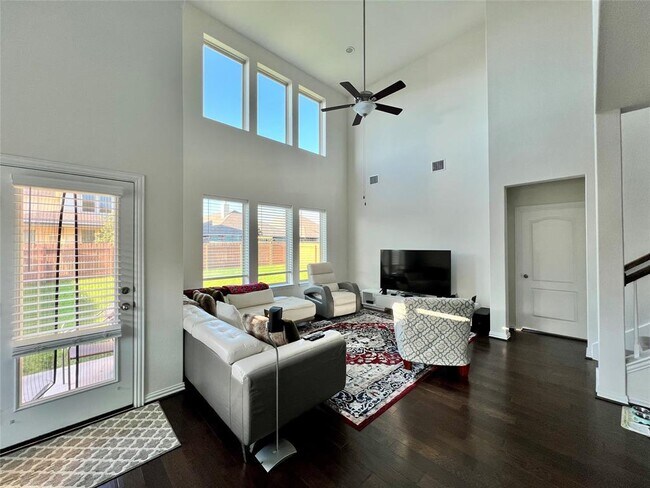 Building Photo - 3900 Eland Dr