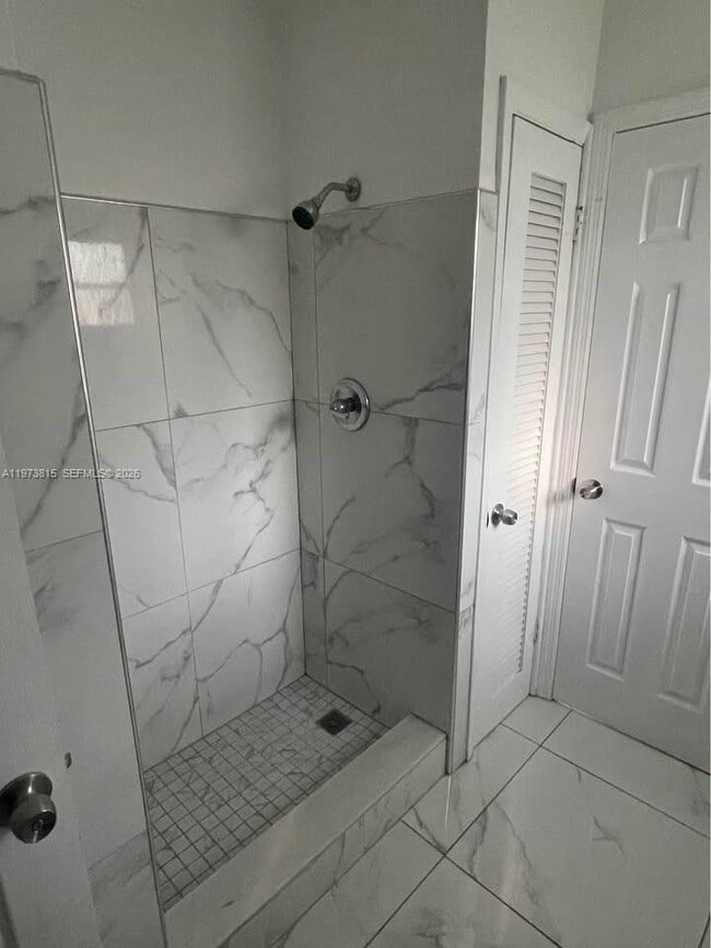 Building Photo - 4991 SW 27th Ave