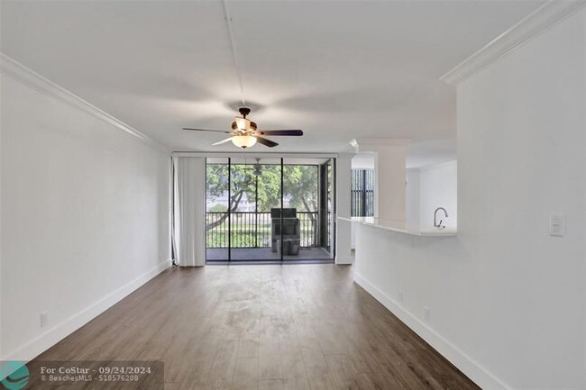 Building Photo - 105 Lake Emerald Dr