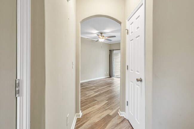 Building Photo - 310 Cedar Island Trail