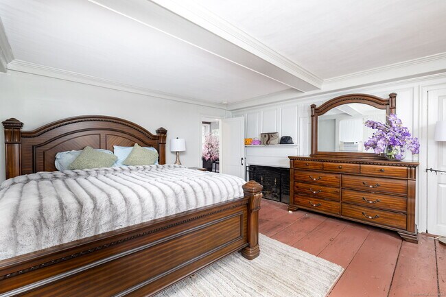 Building Photo - 538 Main St