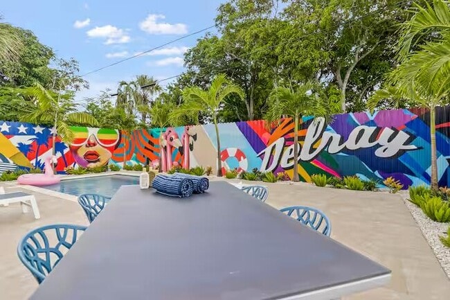 Building Photo - 322 NW 4th Ave