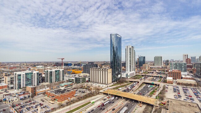 Building Photo - 210 S Desplaines St