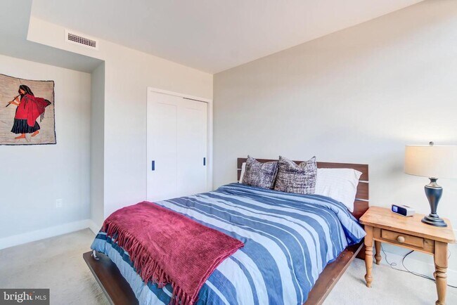 Building Photo - 1300 4th St SE