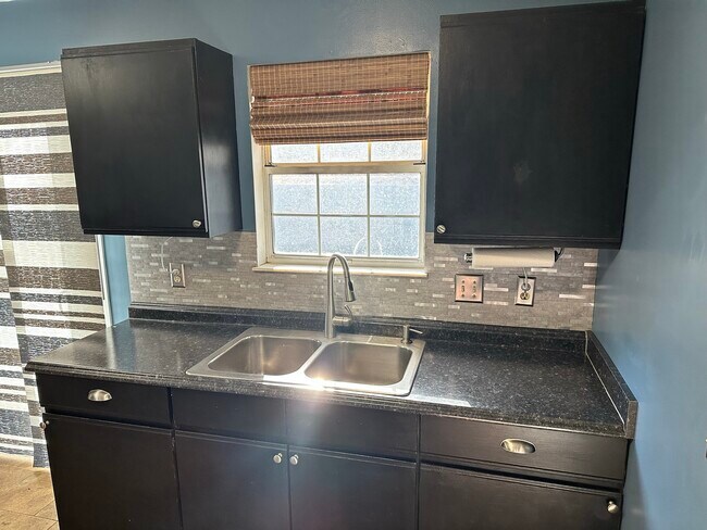 Building Photo - 6415 Bayard Park Dr