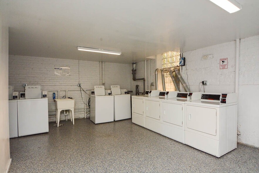 Building Photo - 2600 N Kimball Ave
