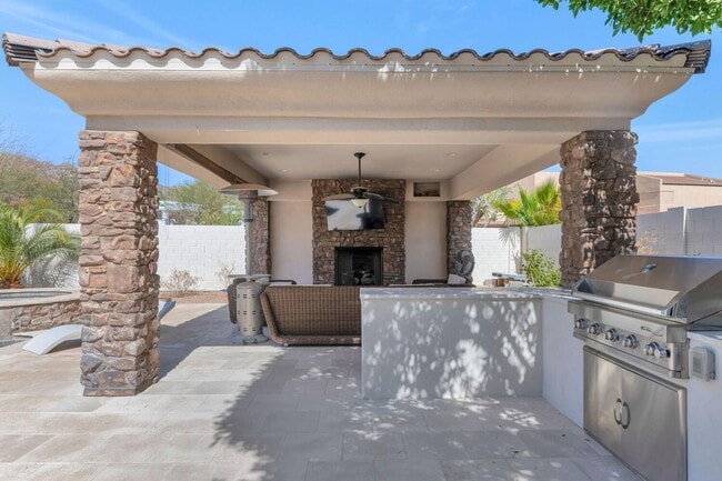 Building Photo - 3324 E Suncrest Ct
