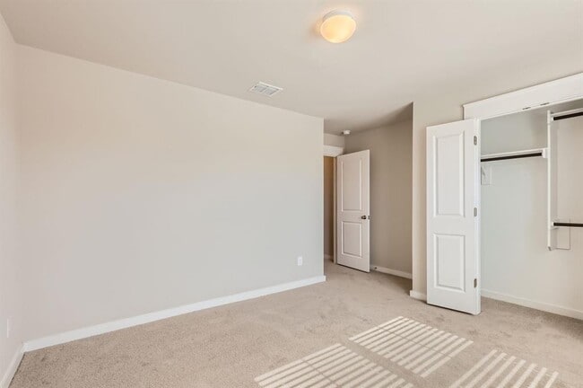 Building Photo - 2412 Lakey Cv