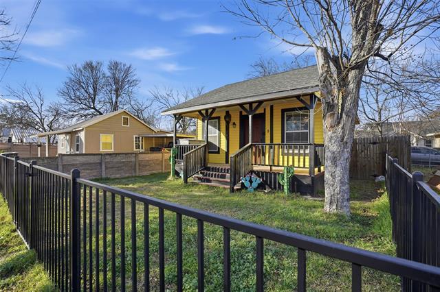 Building Photo - 209 E Lone Star St