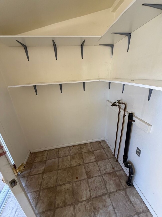 Building Photo - CS-341 E 700 N