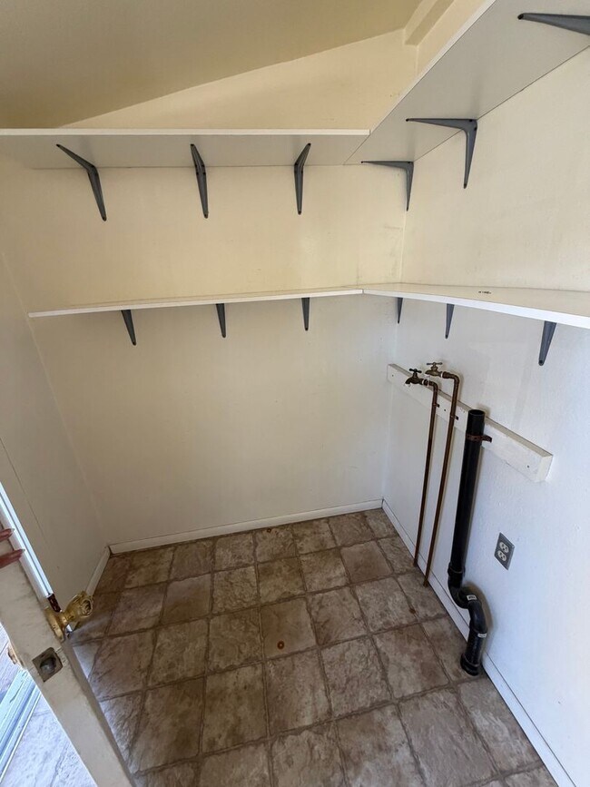 Building Photo - CS-700 N Duplex