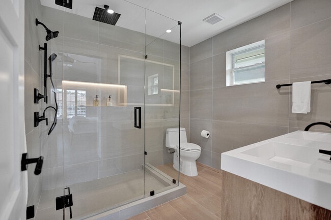 Building Photo - 885 Nafa Dr