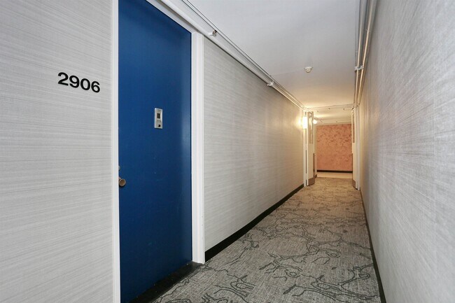 Building Photo - 300 Winston Dr