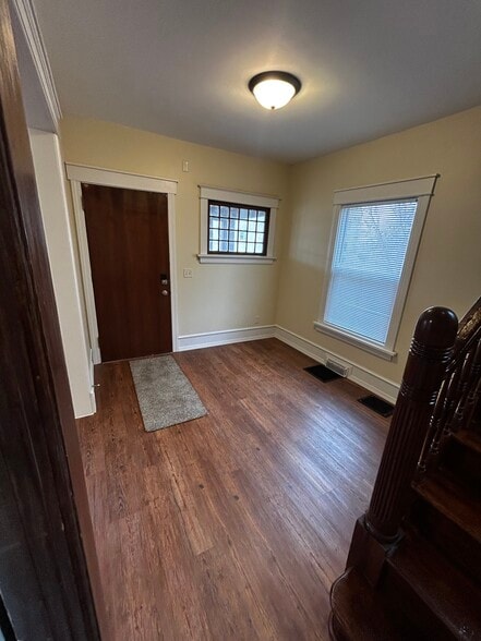 Building Photo - 328 14th St SE