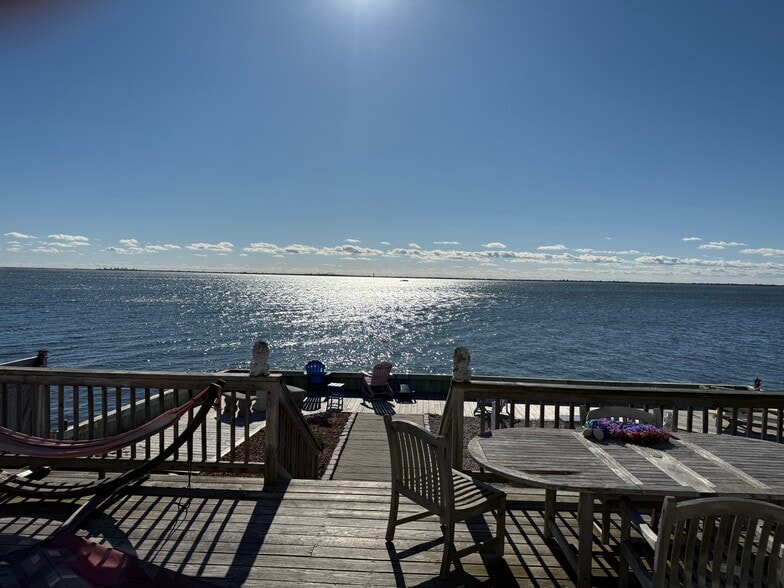 Building Photo - 10 Milton Rd