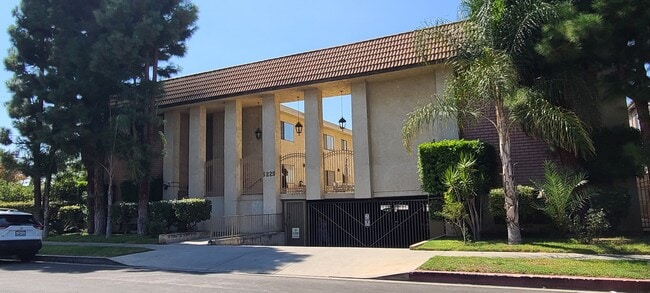 Primary Photo - 5225 Agnes Ave