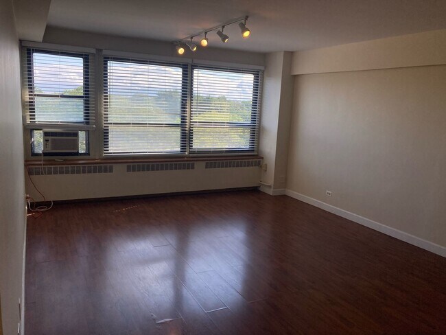 Building Photo - 4180 N Marine Dr